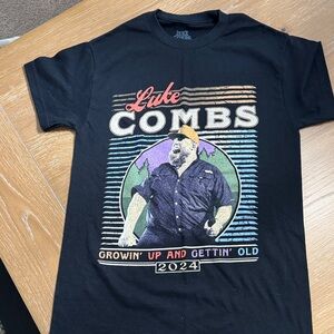Never worn- Luke Combs concert shirt